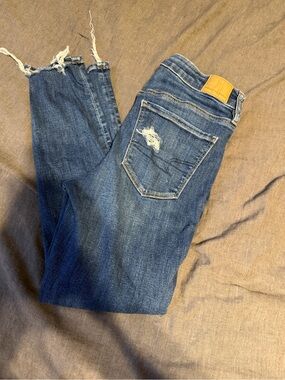 American Eagle Outfitters Women's Dark Blue Distressed Raw-Hem Jeans